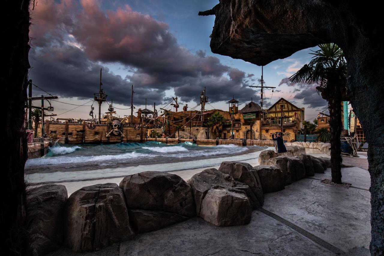 Hotel Pirates World Agde Bagian luar foto