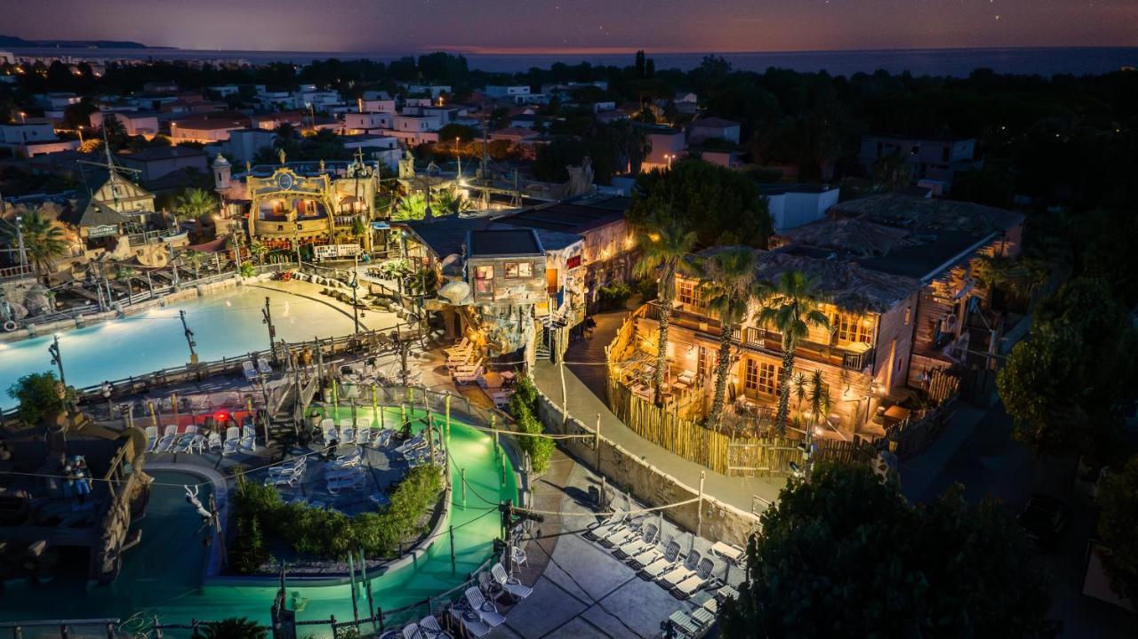Hotel Pirates World Agde Bagian luar foto