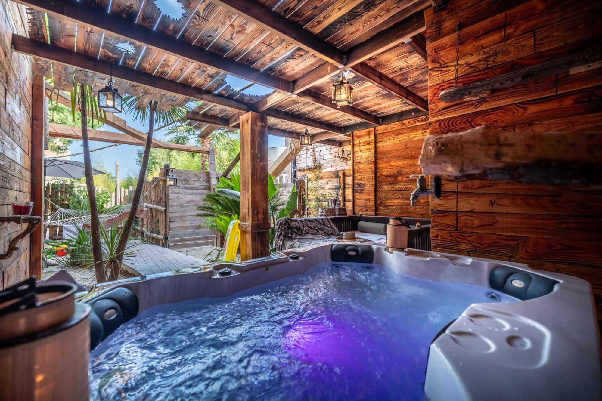 Hotel Pirates World Agde Bagian luar foto