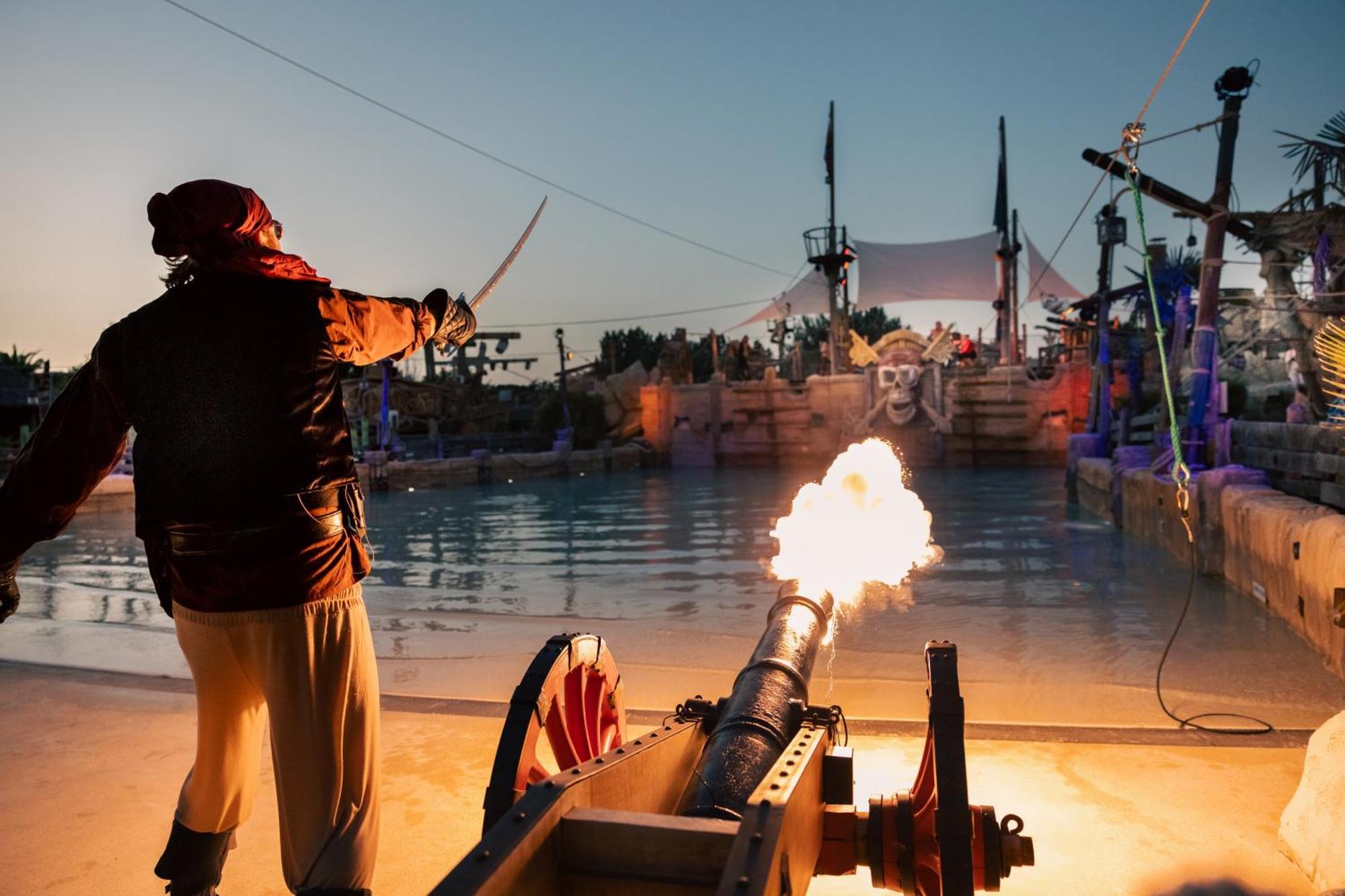 Hotel Pirates World Agde Bagian luar foto