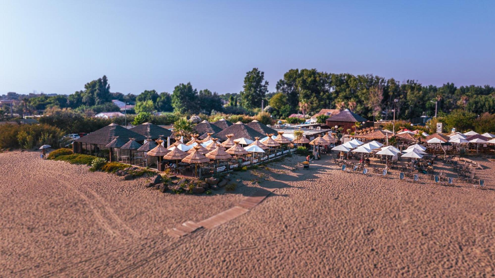 Hotel Pirates World Agde Bagian luar foto