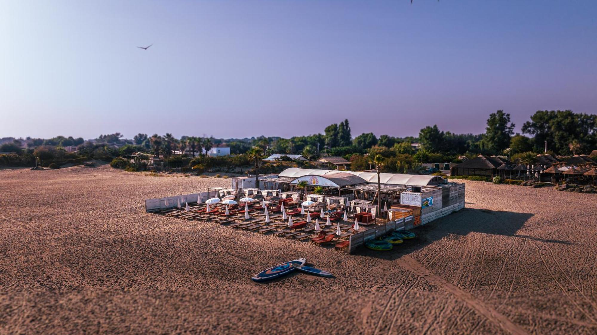 Hotel Pirates World Agde Bagian luar foto