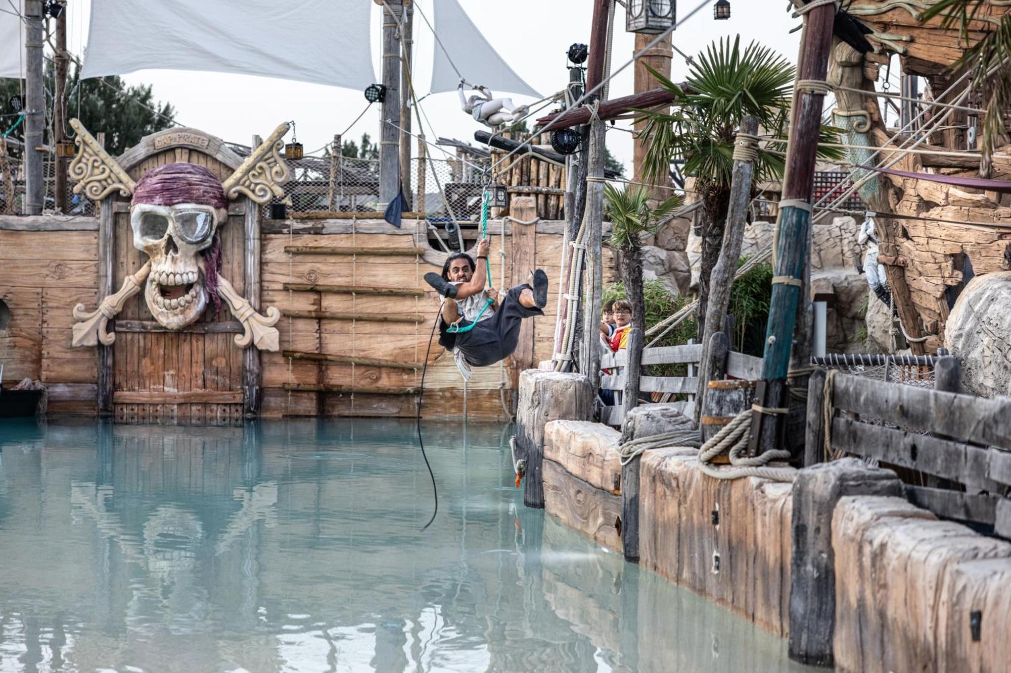 Hotel Pirates World Agde Bagian luar foto