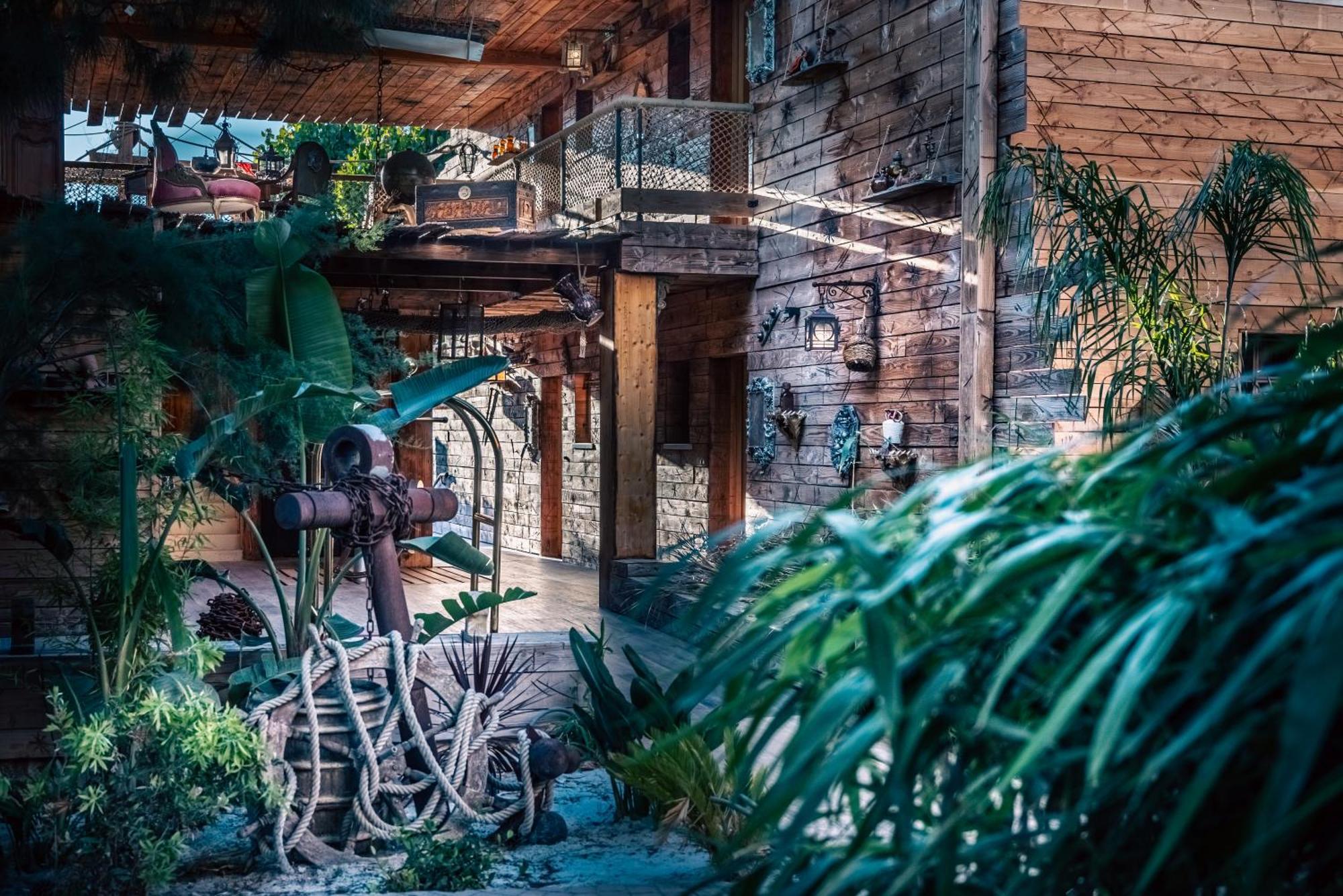Hotel Pirates World Agde Bagian luar foto