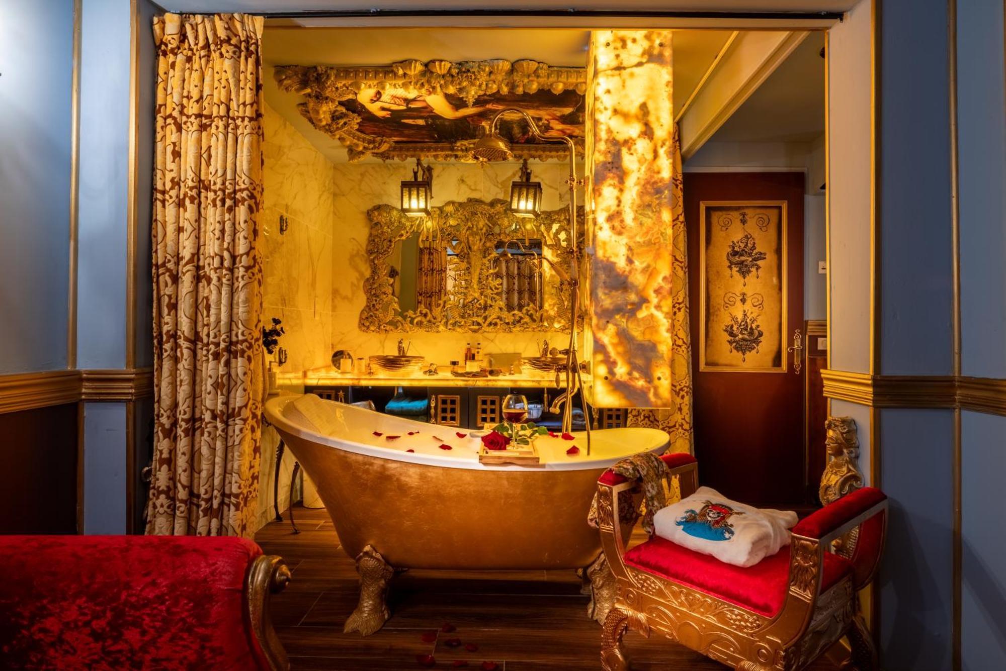 Hotel Pirates World Agde Bagian luar foto